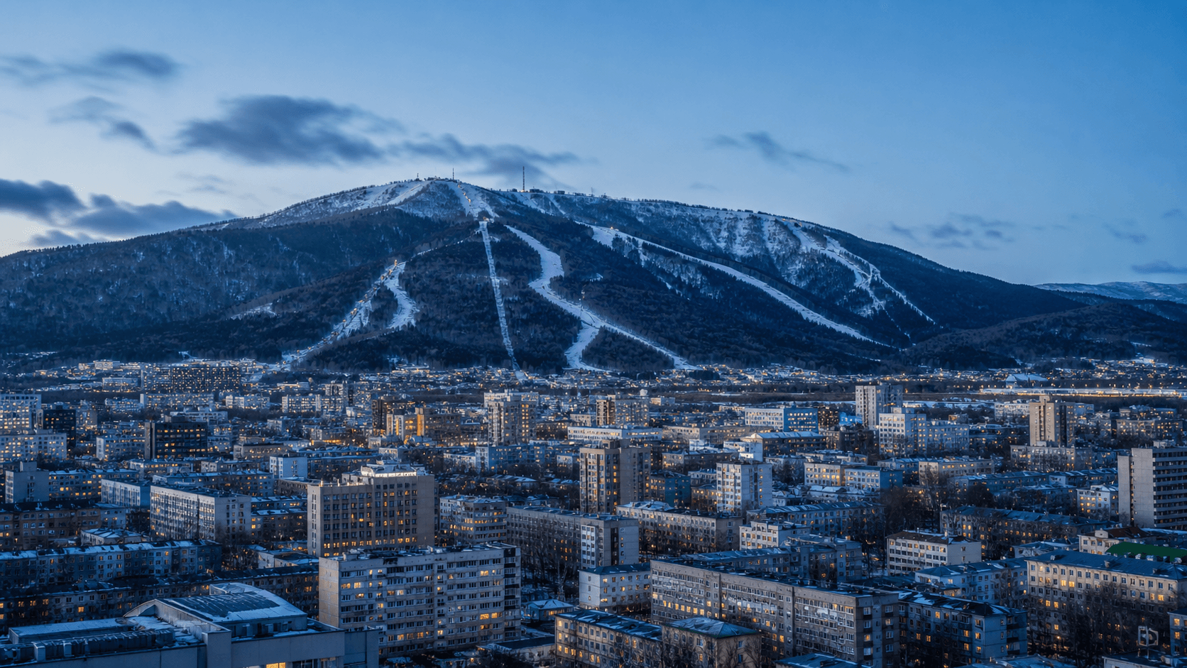 Иллюстративная панорама Южно-Сахалинска у горы Большевик